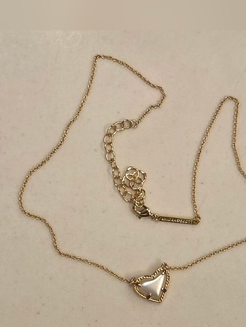 Kendra Scott Gold Heart Pendant Necklace with Mother-of-Pearl Accent. Never Worn